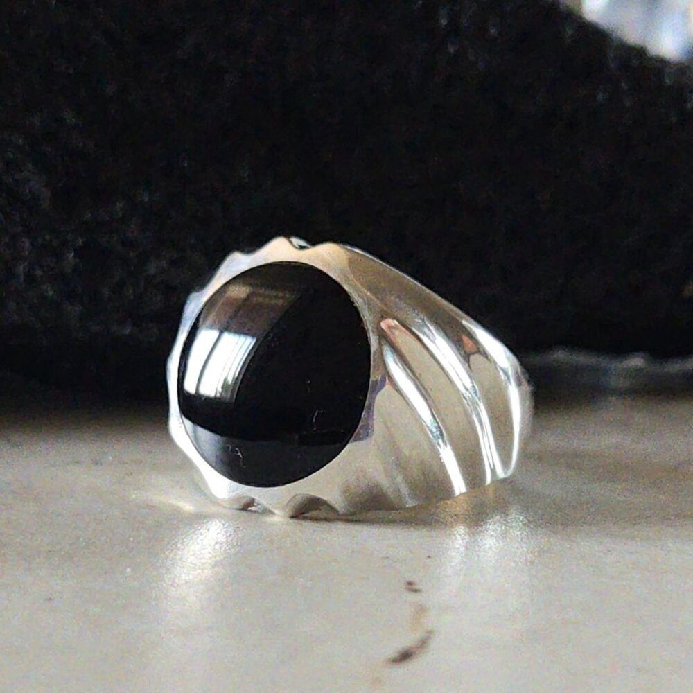 Men's Handcrafted Polished Natural Onyx Sterling Silver Ring - Picture 2 of 16